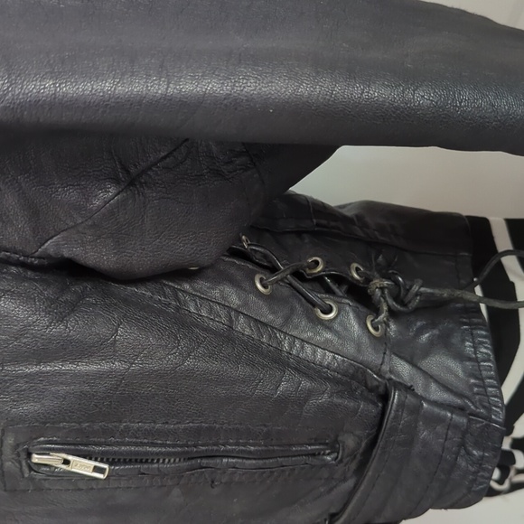 Vintage Cropped Leather Biker Jacket - Picture 4 of 10